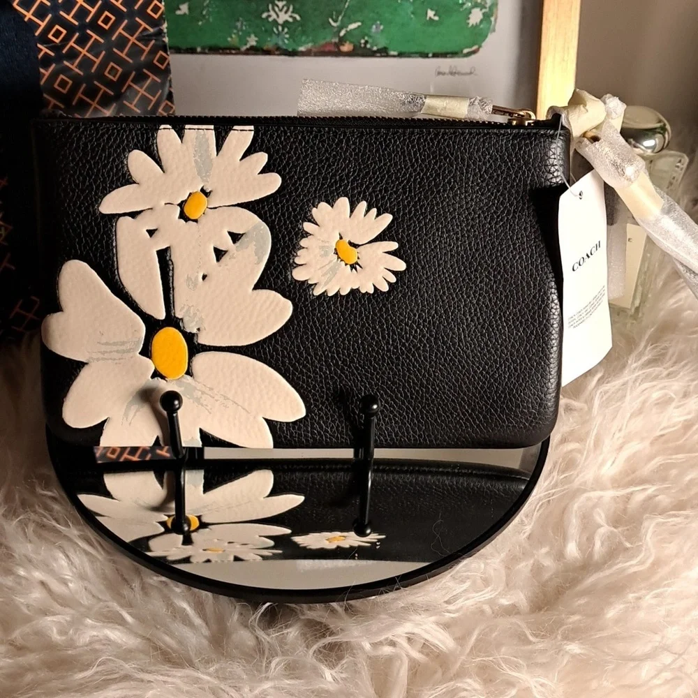 Coach NWTs Small Wristlet With Floral Print - Picture 4 of 10